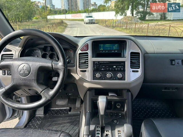 Серый Мицубиси Паджеро, объемом двигателя 3.5 л и пробегом 192 тыс. км за 7900 $, фото 16 на Automoto.ua