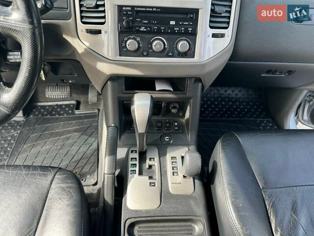 Серый Мицубиси Паджеро, объемом двигателя 3.5 л и пробегом 192 тыс. км за 7900 $, фото 10 на Automoto.ua