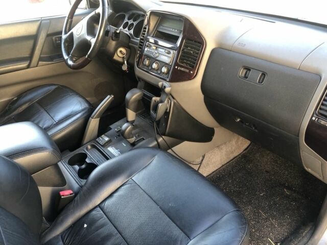 Мицубиси Паджеро 2004 в Залещиках на Automoto.ua Серый Мицубиси Паджеро, объемом двигателя 3.2 л и пробегом 280 тыс. км за 4900 $, фото 5 на Automoto.ua