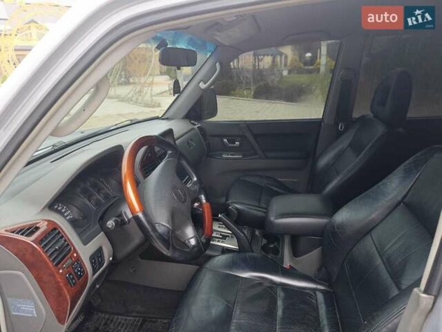 Серый Мицубиси Паджеро, объемом двигателя 3.5 л и пробегом 290 тыс. км за 7500 $, фото 5 на Automoto.ua