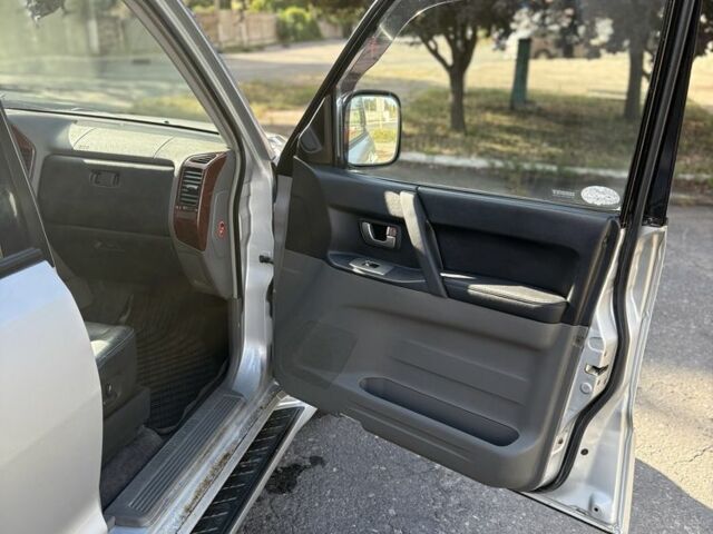 Серый Мицубиси Паджеро, объемом двигателя 3.2 л и пробегом 537 тыс. км за 5159 $, фото 5 на Automoto.ua