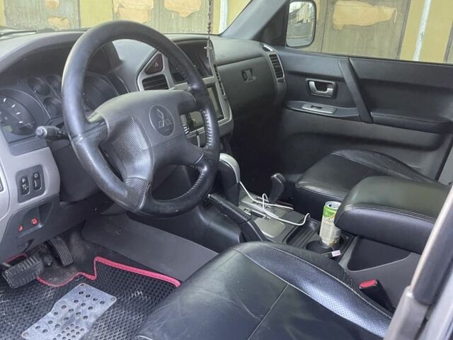 Сірий Міцубісі Паджеро, об'ємом двигуна 3.2 л та пробігом 370 тис. км за 6600 $, фото 3 на Automoto.ua