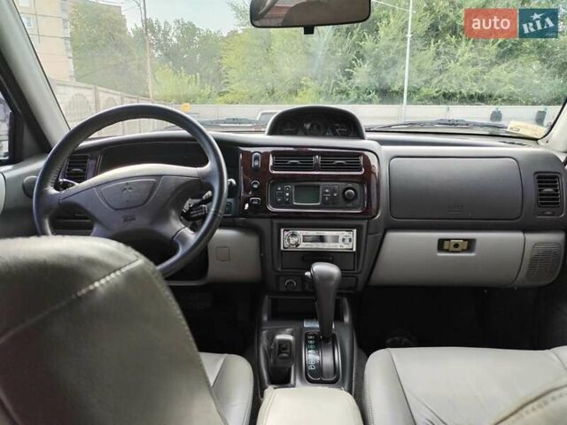 Сірий Міцубісі Паджеро, об'ємом двигуна 2.97 л та пробігом 215 тис. км за 8000 $, фото 4 на Automoto.ua