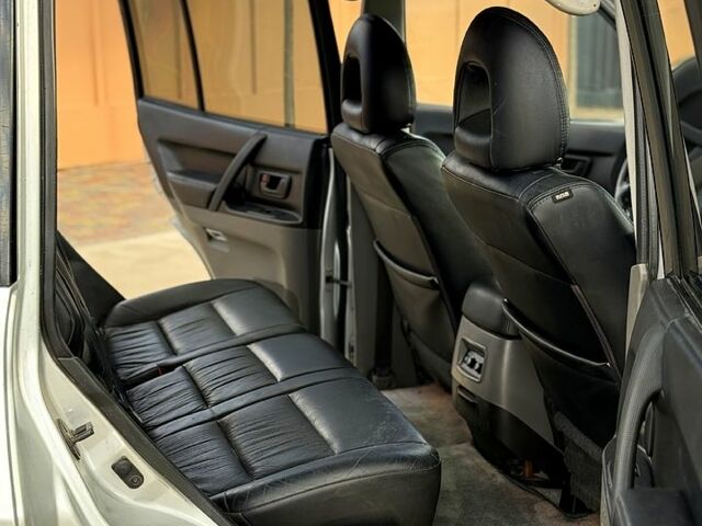 Серый Мицубиси Паджеро, объемом двигателя 3.2 л и пробегом 350 тыс. км за 4200 $, фото 10 на Automoto.ua