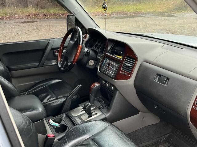 Серый Мицубиси Паджеро, объемом двигателя 3.5 л и пробегом 209 тыс. км за 7854 $, фото 7 на Automoto.ua