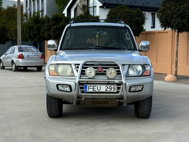 Серый Мицубиси Паджеро, объемом двигателя 3.2 л и пробегом 350 тыс. км за 4200 $, фото 1 на Automoto.ua