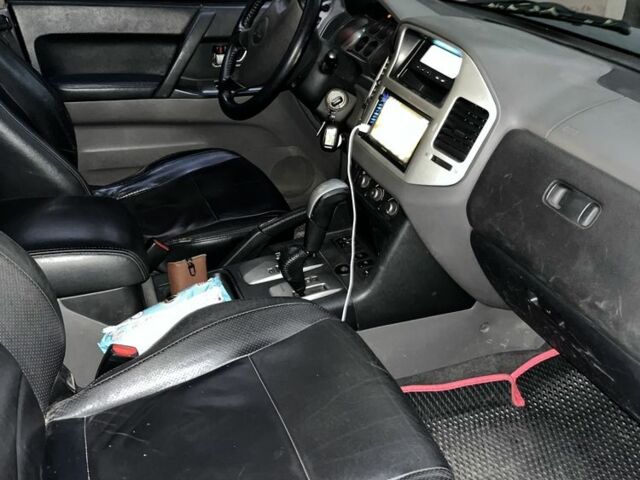 Сірий Міцубісі Паджеро, об'ємом двигуна 3.2 л та пробігом 320 тис. км за 7900 $, фото 3 на Automoto.ua