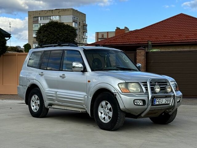 Серый Мицубиси Паджеро, объемом двигателя 3.2 л и пробегом 350 тыс. км за 4200 $, фото 2 на Automoto.ua