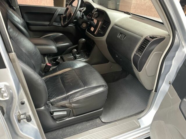 Серый Мицубиси Паджеро, объемом двигателя 3 л и пробегом 250 тыс. км за 9500 $, фото 6 на Automoto.ua