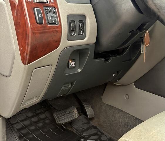 Серый Мицубиси Паджеро, объемом двигателя 3 л и пробегом 300 тыс. км за 5500 $, фото 16 на Automoto.ua