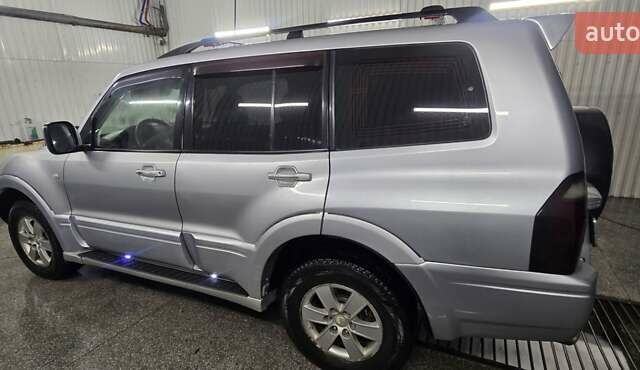 Сірий Міцубісі Паджеро, об'ємом двигуна 3.2 л та пробігом 346 тис. км за 9000 $, фото 4 на Automoto.ua