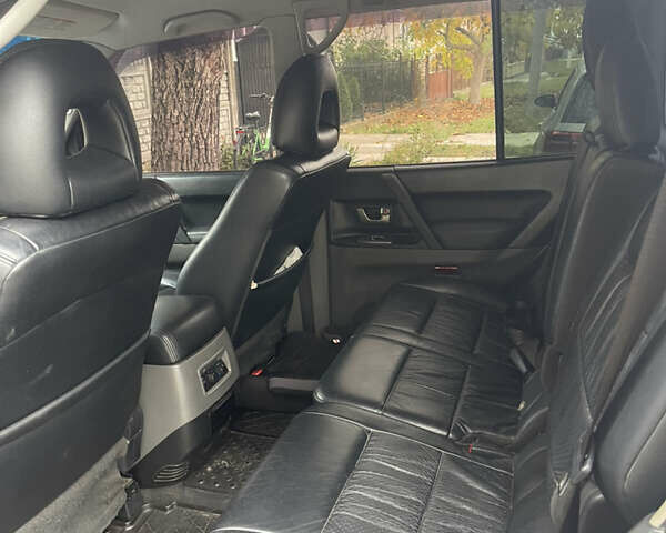 Серый Мицубиси Паджеро, объемом двигателя 3.5 л и пробегом 206 тыс. км за 8300 $, фото 6 на Automoto.ua