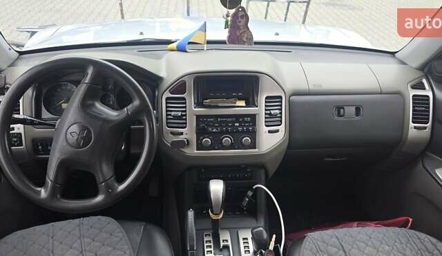 Сірий Міцубісі Паджеро, об'ємом двигуна 3.2 л та пробігом 346 тис. км за 9000 $, фото 2 на Automoto.ua