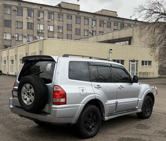 Серый Мицубиси Паджеро, объемом двигателя 3 л и пробегом 300 тыс. км за 5500 $, фото 4 на Automoto.ua