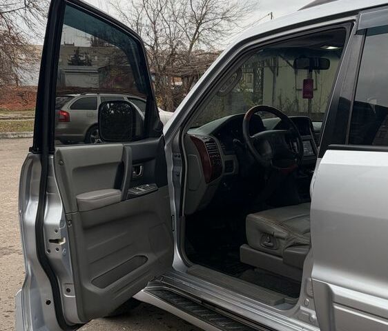 Серый Мицубиси Паджеро, объемом двигателя 3 л и пробегом 300 тыс. км за 5500 $, фото 9 на Automoto.ua