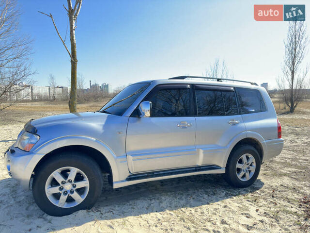 Сірий Міцубісі Паджеро, об'ємом двигуна 3.5 л та пробігом 200 тис. км за 7350 $, фото 2 на Automoto.ua