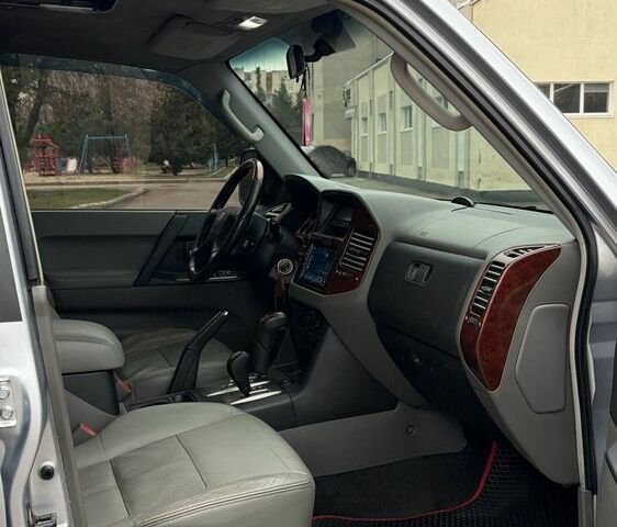 Серый Мицубиси Паджеро, объемом двигателя 3 л и пробегом 300 тыс. км за 5500 $, фото 18 на Automoto.ua