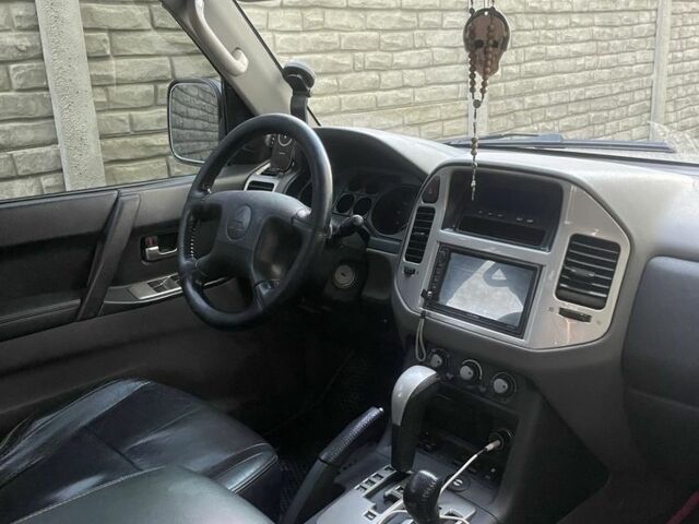 Сірий Міцубісі Паджеро, об'ємом двигуна 3.2 л та пробігом 370 тис. км за 6600 $, фото 5 на Automoto.ua