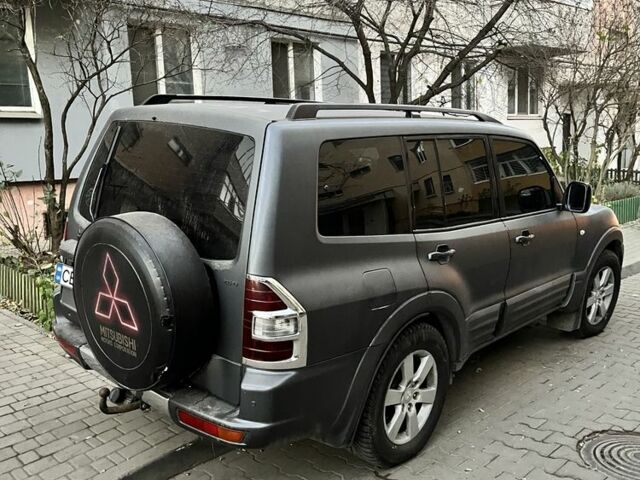 Сірий Міцубісі Паджеро, об'ємом двигуна 3.2 л та пробігом 320 тис. км за 7900 $, фото 1 на Automoto.ua