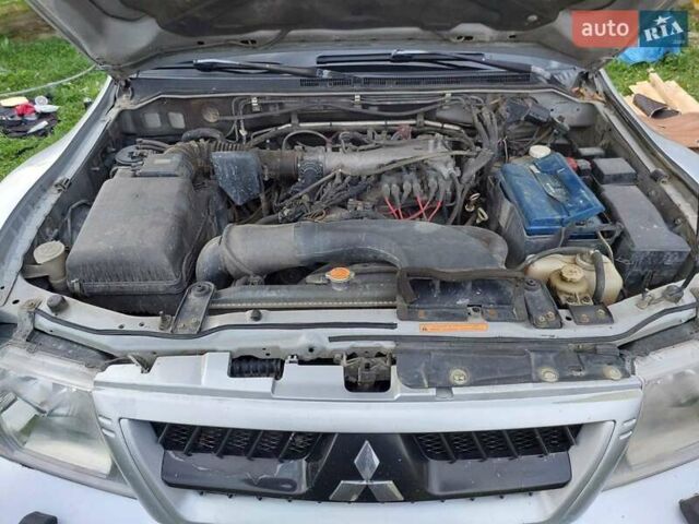 Серый Мицубиси Паджеро, объемом двигателя 3 л и пробегом 367 тыс. км за 7200 $, фото 15 на Automoto.ua