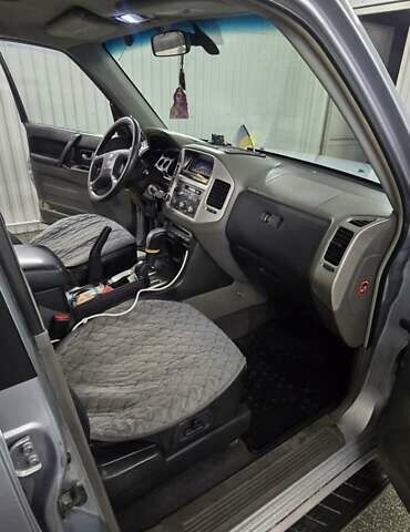 Сірий Міцубісі Паджеро, об'ємом двигуна 3.2 л та пробігом 346 тис. км за 9000 $, фото 11 на Automoto.ua