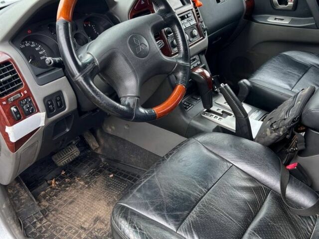 Серый Мицубиси Паджеро, объемом двигателя 3.2 л и пробегом 260 тыс. км за 4500 $, фото 2 на Automoto.ua