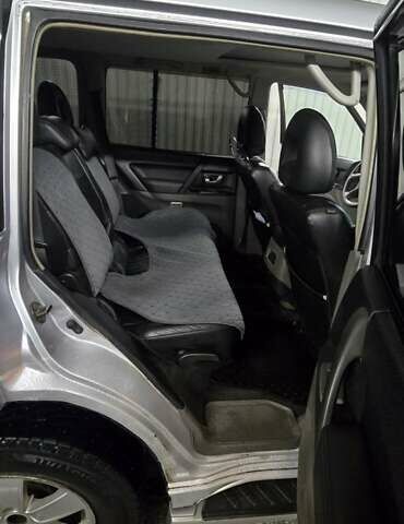 Сірий Міцубісі Паджеро, об'ємом двигуна 3.2 л та пробігом 346 тис. км за 9000 $, фото 12 на Automoto.ua