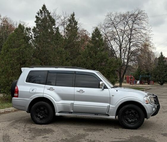 Серый Мицубиси Паджеро, объемом двигателя 3 л и пробегом 300 тыс. км за 5500 $, фото 3 на Automoto.ua