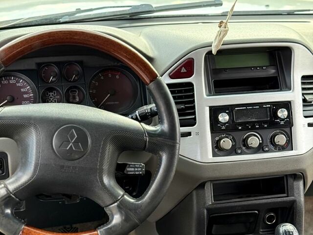 Серый Мицубиси Паджеро, объемом двигателя 3.2 л и пробегом 350 тыс. км за 4200 $, фото 12 на Automoto.ua