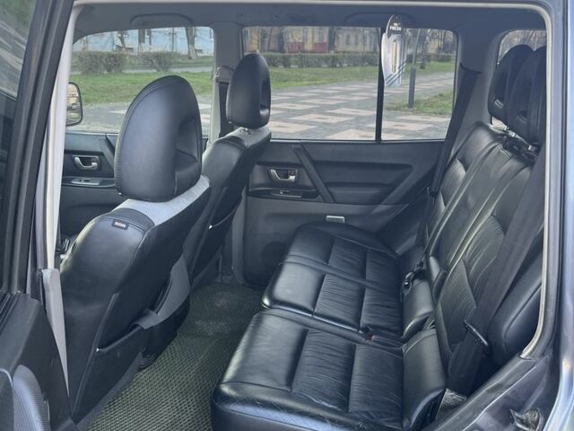 Серый Мицубиси Паджеро, объемом двигателя 3.2 л и пробегом 307 тыс. км за 5500 $, фото 7 на Automoto.ua