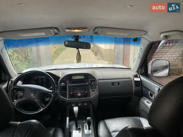 Серый Мицубиси Паджеро, объемом двигателя 3.5 л и пробегом 206 тыс. км за 8300 $, фото 10 на Automoto.ua