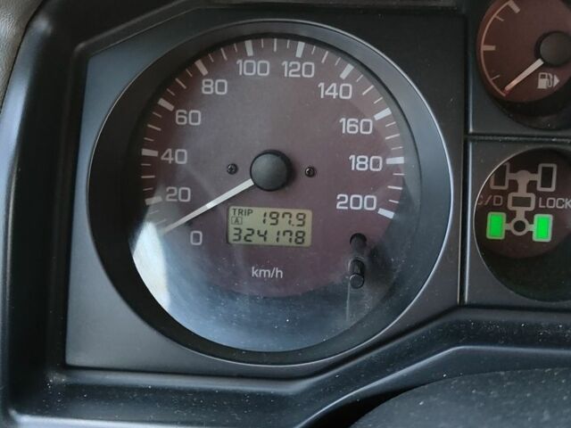 Серый Мицубиси Паджеро, объемом двигателя 3 л и пробегом 325 тыс. км за 4500 $, фото 5 на Automoto.ua