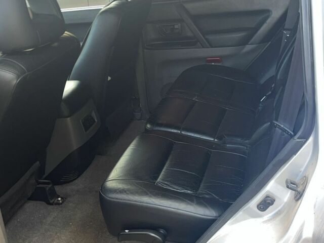 Серый Мицубиси Паджеро, объемом двигателя 3 л и пробегом 325 тыс. км за 4500 $, фото 3 на Automoto.ua