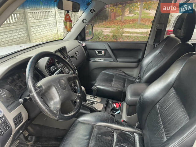 Серый Мицубиси Паджеро, объемом двигателя 3.5 л и пробегом 206 тыс. км за 8300 $, фото 7 на Automoto.ua