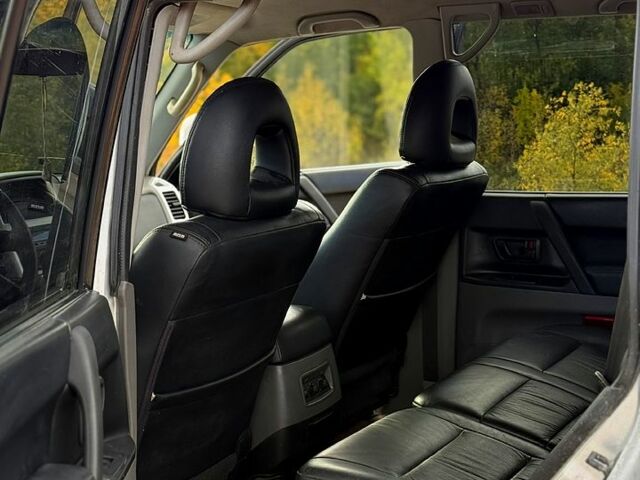 Серый Мицубиси Паджеро, объемом двигателя 3.2 л и пробегом 350 тыс. км за 4200 $, фото 9 на Automoto.ua