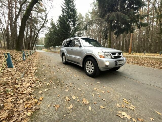 Серый Мицубиси Паджеро, объемом двигателя 3 л и пробегом 250 тыс. км за 9500 $, фото 1 на Automoto.ua