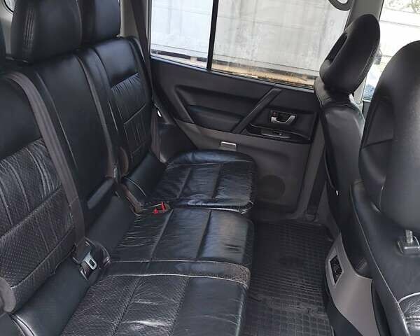 Серый Мицубиси Паджеро, объемом двигателя 3 л и пробегом 367 тыс. км за 7200 $, фото 8 на Automoto.ua