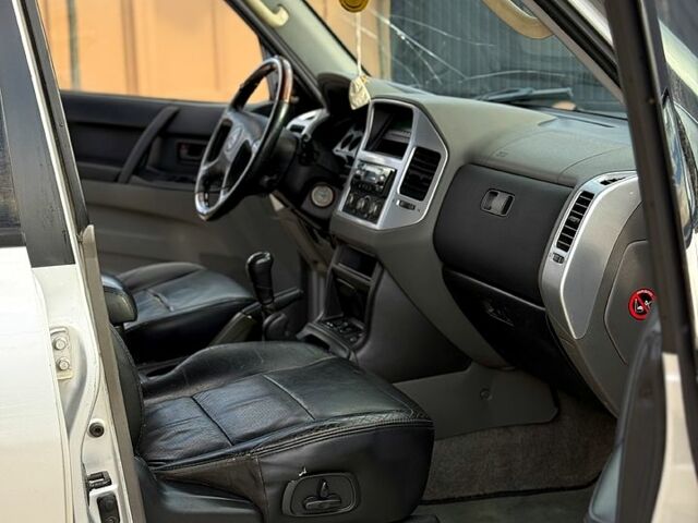 Серый Мицубиси Паджеро, объемом двигателя 3.2 л и пробегом 350 тыс. км за 4200 $, фото 11 на Automoto.ua