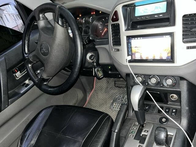 Сірий Міцубісі Паджеро, об'ємом двигуна 3.2 л та пробігом 320 тис. км за 7900 $, фото 4 на Automoto.ua