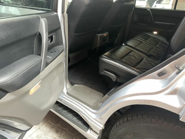 Серый Мицубиси Паджеро, объемом двигателя 3 л и пробегом 250 тыс. км за 9500 $, фото 5 на Automoto.ua