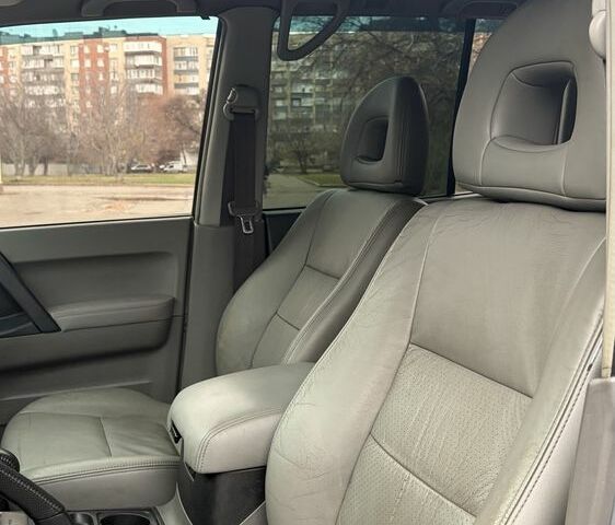 Серый Мицубиси Паджеро, объемом двигателя 3 л и пробегом 300 тыс. км за 5500 $, фото 11 на Automoto.ua