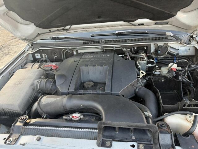 Серый Мицубиси Паджеро, объемом двигателя 3.2 л и пробегом 268 тыс. км за 4200 $, фото 9 на Automoto.ua