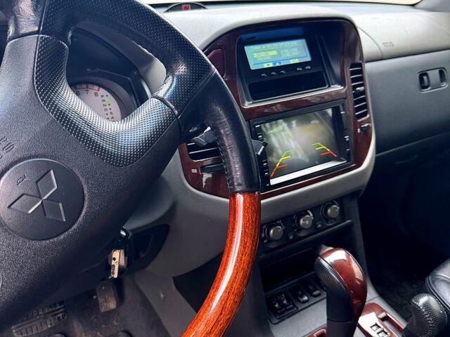 Серый Мицубиси Паджеро, объемом двигателя 3.5 л и пробегом 214 тыс. км за 6800 $, фото 6 на Automoto.ua