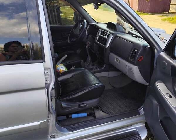 Сірий Міцубісі Паджеро, об'ємом двигуна 2.5 л та пробігом 200 тис. км за 10000 $, фото 2 на Automoto.ua