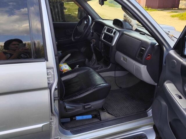 Серый Мицубиси Паджеро, объемом двигателя 2.5 л и пробегом 200 тыс. км за 10000 $, фото 3 на Automoto.ua