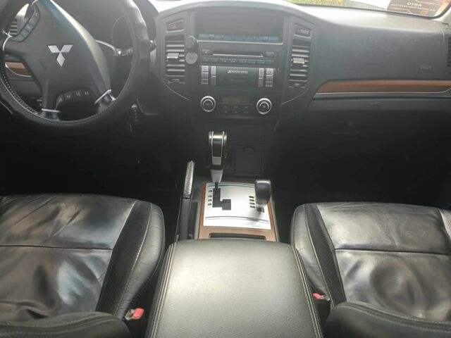 Серый Мицубиси Паджеро, объемом двигателя 3.8 л и пробегом 320 тыс. км за 9700 $, фото 8 на Automoto.ua