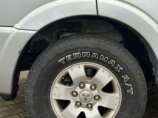 Сірий Міцубісі Паджеро, об'ємом двигуна 3.2 л та пробігом 265 тис. км за 4550 $, фото 4 на Automoto.ua