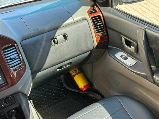 Сірий Міцубісі Паджеро, об'ємом двигуна 3 л та пробігом 230 тис. км за 6000 $, фото 20 на Automoto.ua