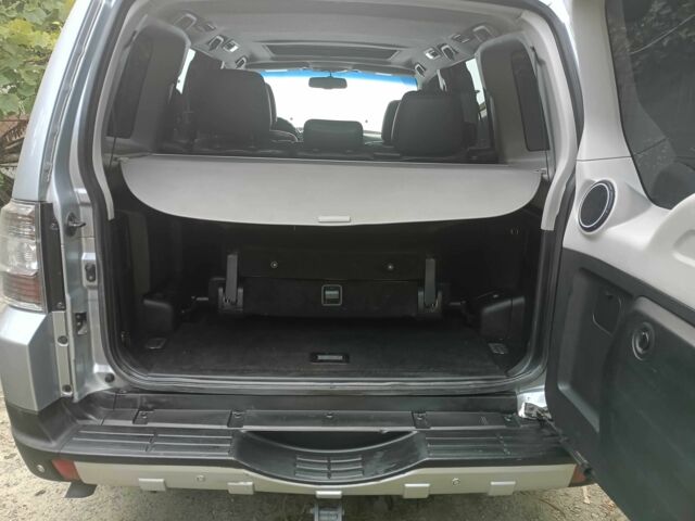 Серый Мицубиси Паджеро, объемом двигателя 3.8 л и пробегом 320 тыс. км за 9700 $, фото 16 на Automoto.ua