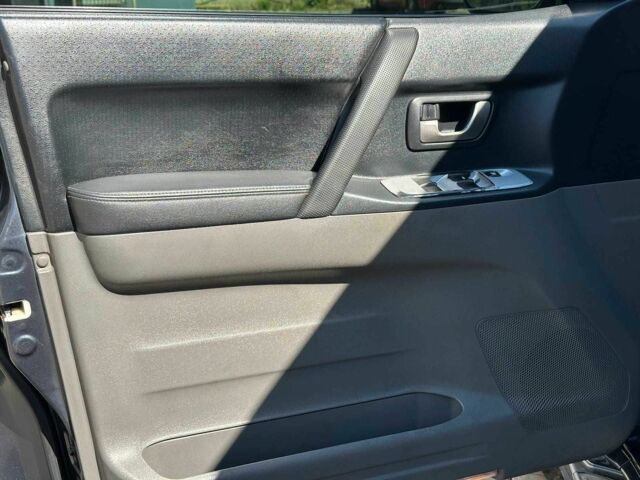 Сірий Міцубісі Паджеро, об'ємом двигуна 3 л та пробігом 230 тис. км за 6000 $, фото 10 на Automoto.ua